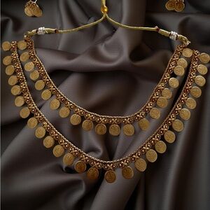 Traditional Antique-Style Coin Necklace in Gold